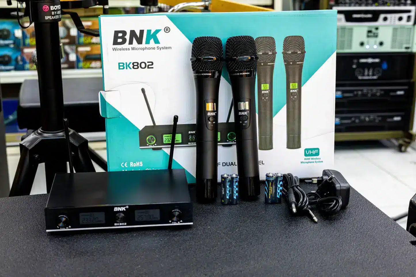 BNK BK802 Wireless Microphone System