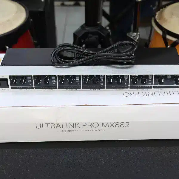 Behringer Ultralink Pro MX882