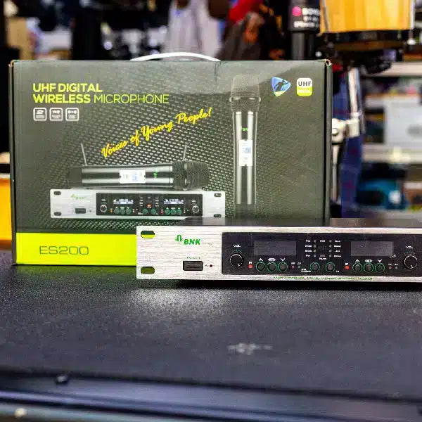 BNK ES200 UHF Digital Wireless Microphone