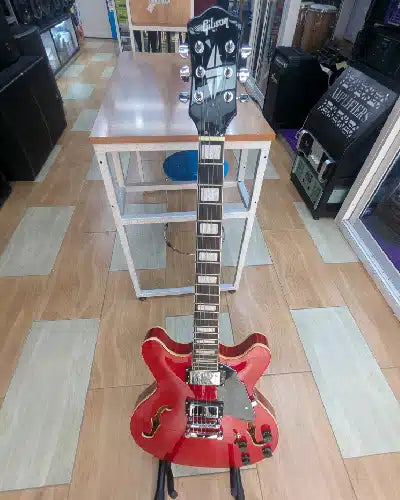 Gibson Solo Guitar Semi-Hollow